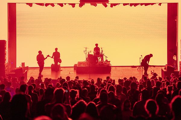 LIVE PERFORMANCES